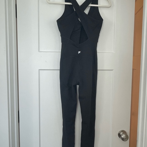 NWT Fabletics Twist Front Oasis Jumpsuit Black Workout One Piece - Picture 4 of 7